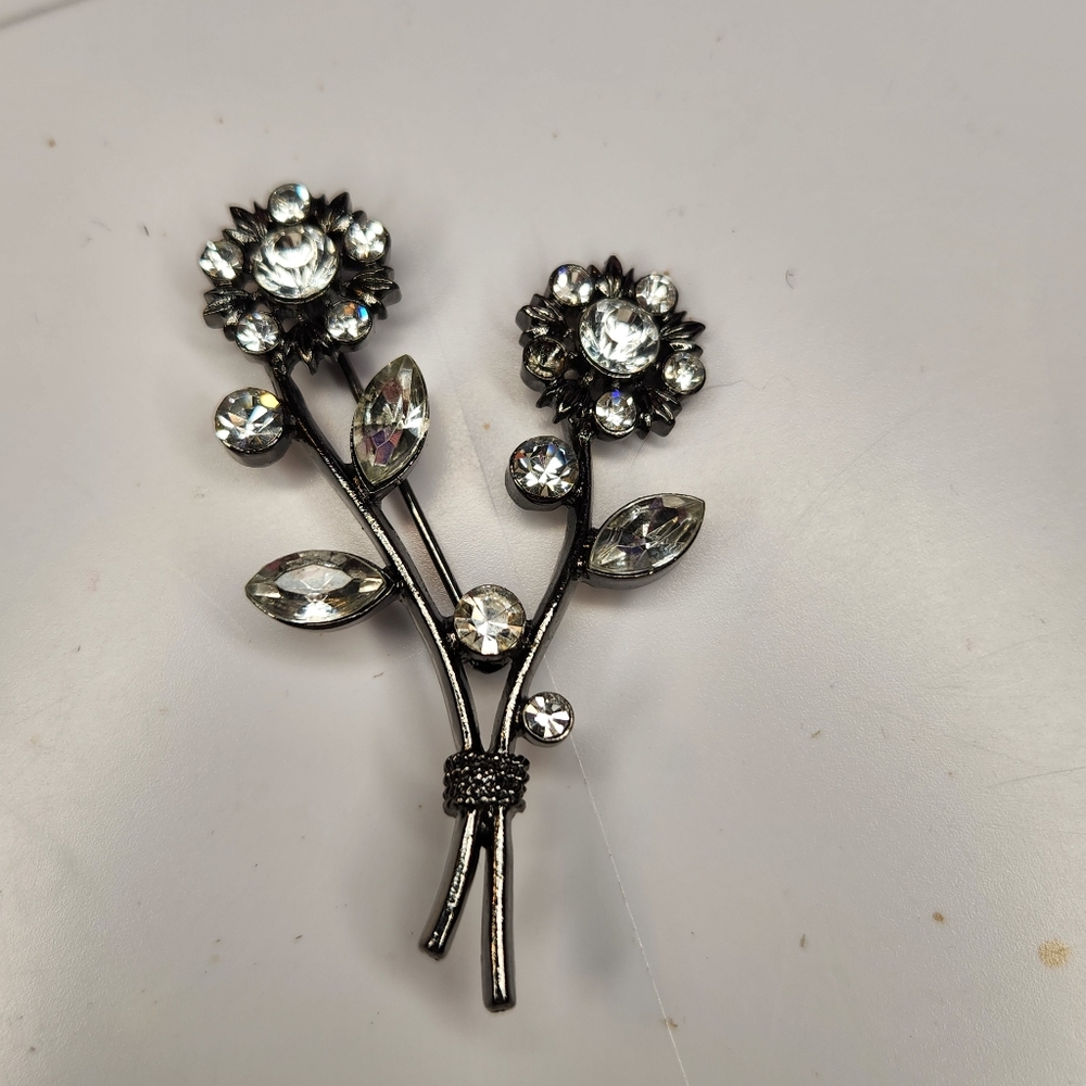rhinestone double flower daisey brooch pin metal glass costume fashion garden